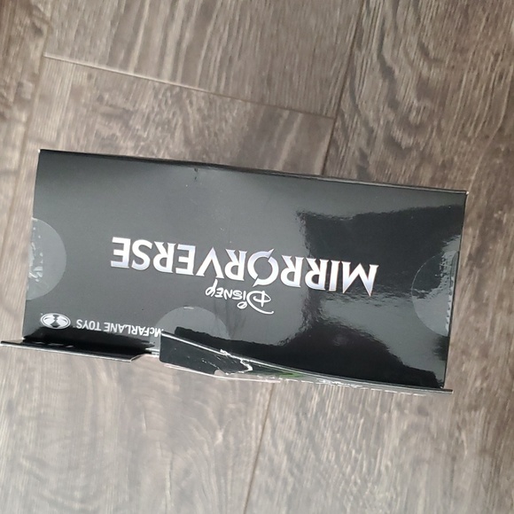 McFarlane Disney Mirrorverse Jack Sparrow (fractured) 7" Action Figure - Picture 12 of 14